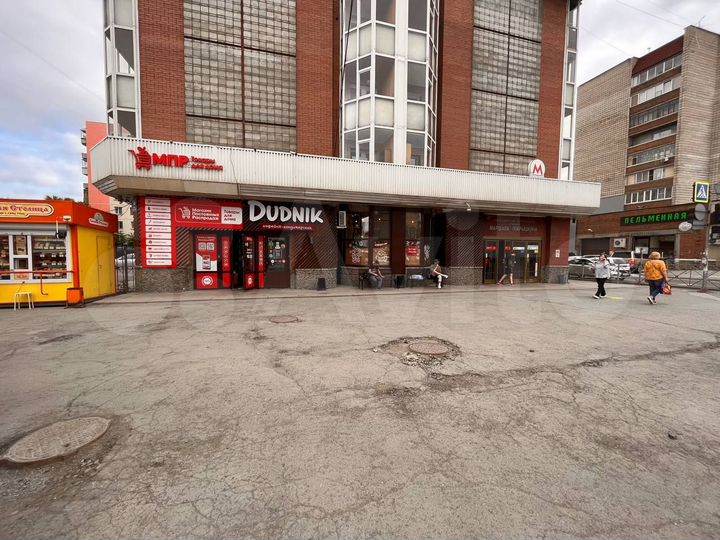 Торговая площадь на первой линии, метро, 200 м²