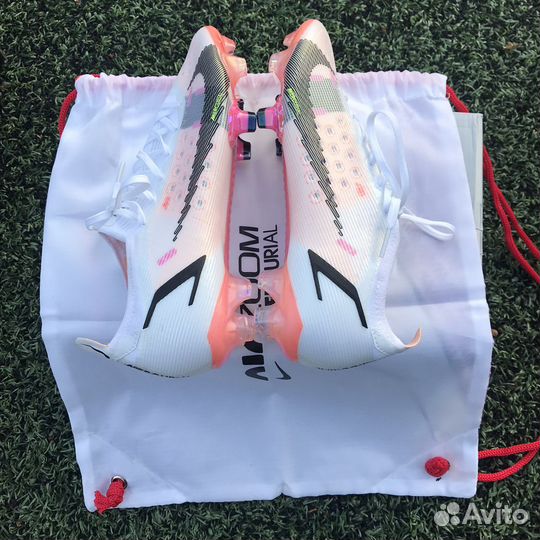 Футбольные бутсы Nike