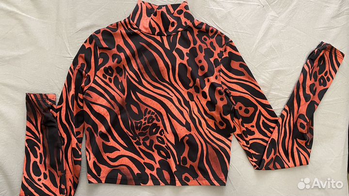 Топ с открытой спиной bershka