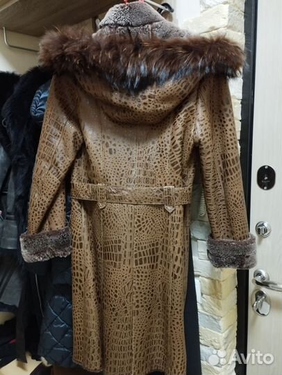 Дубленка натуральная женская с капюшоном