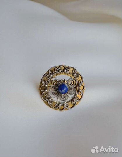 Винтажная брошь с камнем