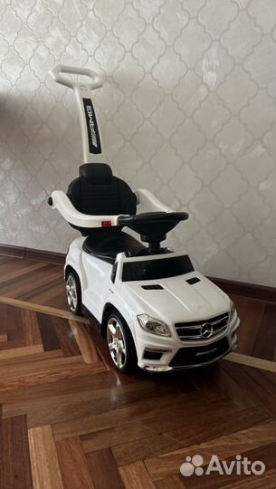 Машинка каталка толокар с ручкой mercedes