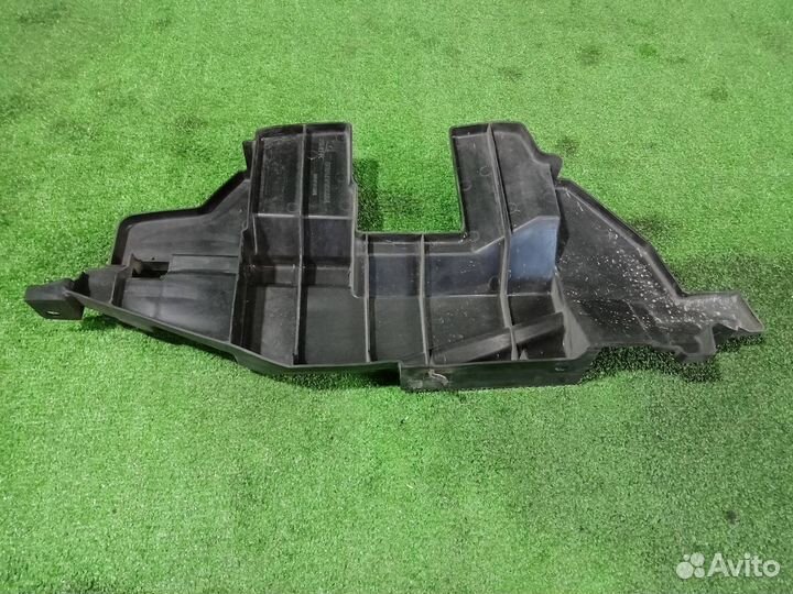 Дефлектор радиатора правый Nissan X-Trail NT31