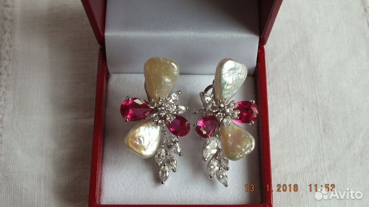 Жемчужные серьги с корундом