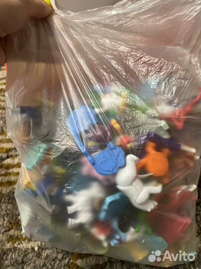 Мишочек игрушек из киндоров