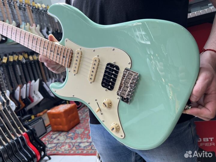 Электрогитара леворукая