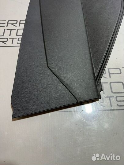 Накладка центральной консоли левая Ford Focus 3