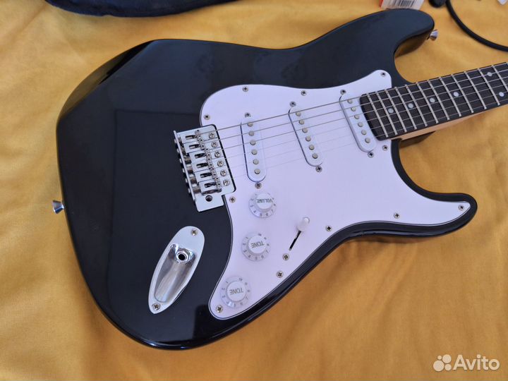 Комплект электрогитары,комбоусилителя и прочего