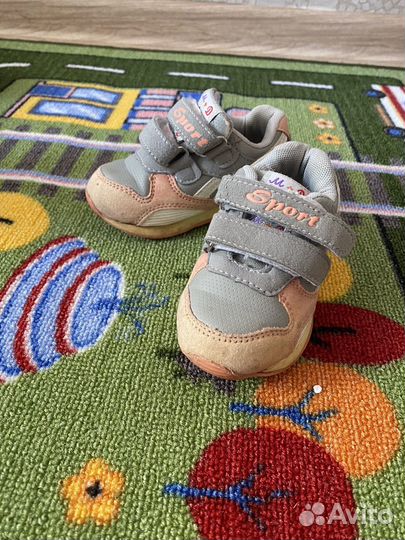 Кроссовки детские