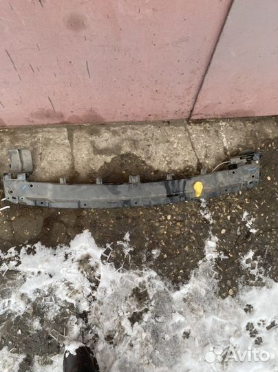 Кронштейн передней рамки радиатора Volvo XC90