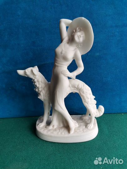 Статуэтка дама девушка с собачкой Santini бисквит