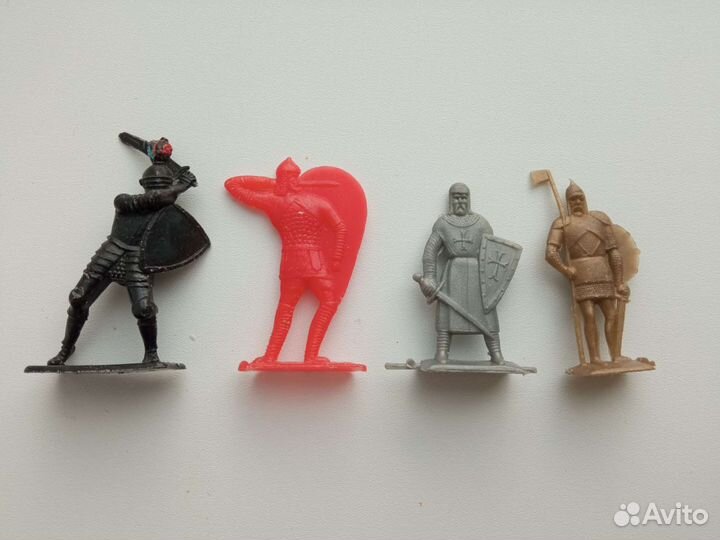 Игрушки СССР: солдатики воины рыцари всадники и др