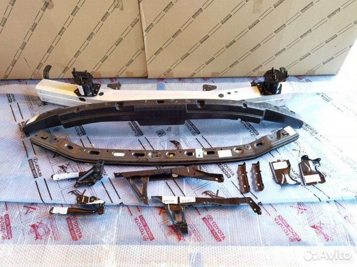 Усилитель бампера передний Toyota Land Cruiser 200