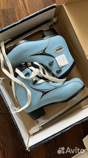 Коньки фигурные Roces