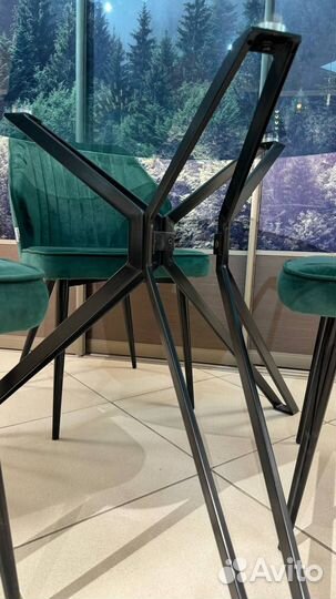 Стол со стульями (витринные образцы)