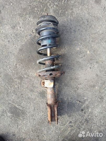 Стойка подвески передняя правая Opel Meriva A