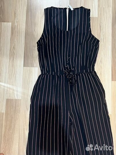 Длинный комбинезон с широкими штанинами размер 38