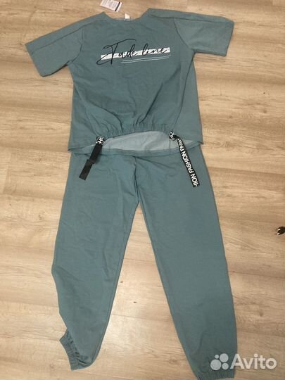 Спортивный костюм женский