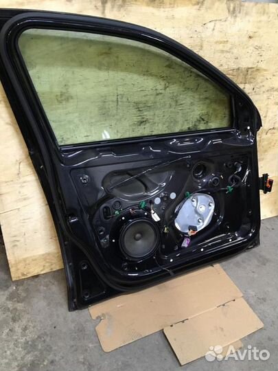 Передняя левая дверь Volkswagen Jetta 5