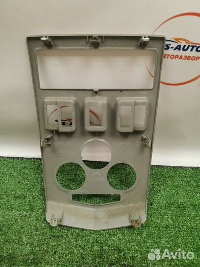 Рамка магнитолы Renault Logan седан 1.4 K7JA710