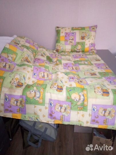 Одеяло с подушкой на детскую кроватку