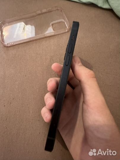 Телефон iPhone 12