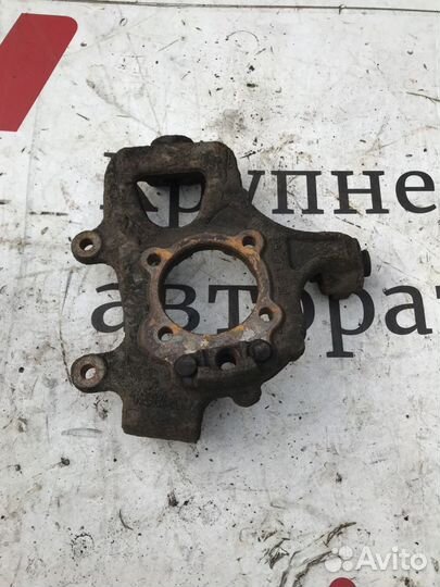 Кулак задний левый Nissan Pathfinder III (2004—201