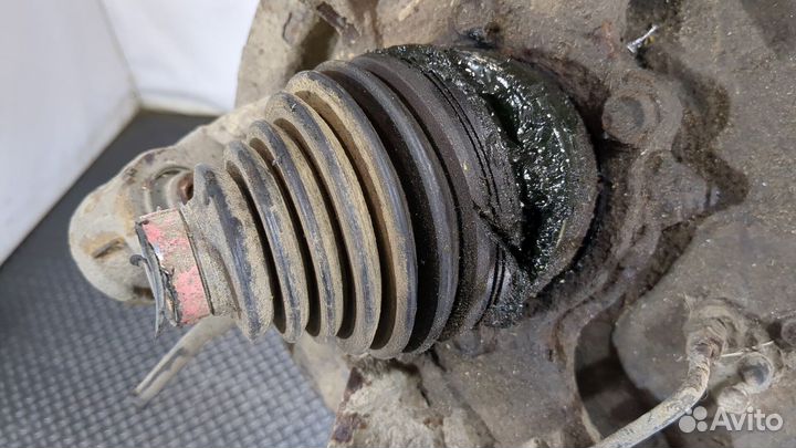 Ступица (кулак, цапфа) левая задняя Suzuki Grand Vitara