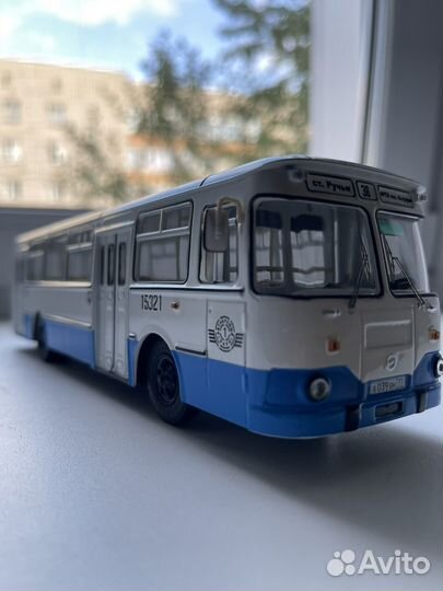 Модель АВТОБУСА лиаз 677 1:43 сова