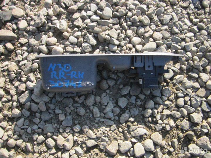 Кнопка стеклоподъемника задняя правая Nissan