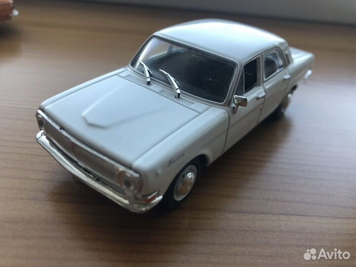 Модель автомобиля 1:43