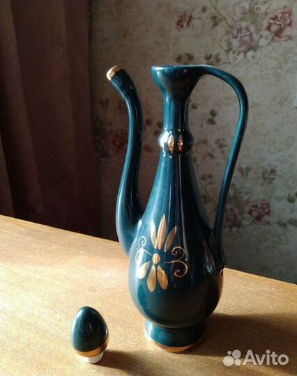 Графин или кувшинчик, вазочка