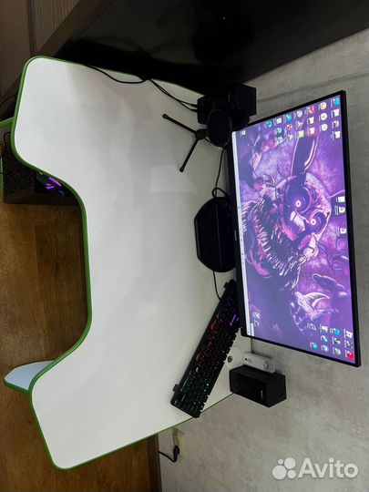 Компьютерный стол геймерский
