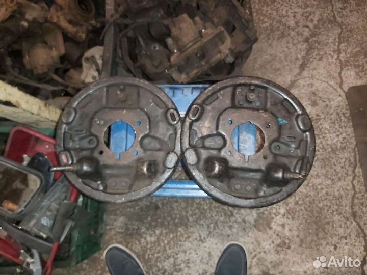 Щит опорный левый и правый Ford Transit (FA)