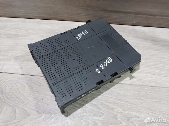 Блок предохранителей Peugeot 308 блок комфорта