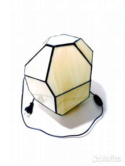 Декоративный светильник из витражного стекла