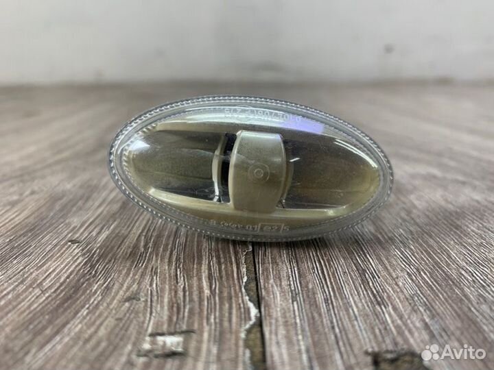 Повторитель поворота передний правый Peugeot 407