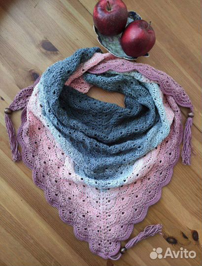 Вязаная косынка бактус