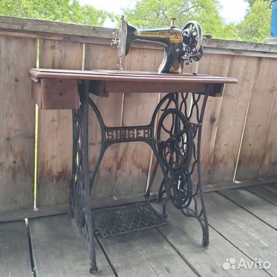 Швейная машина Singer со станиной зингер