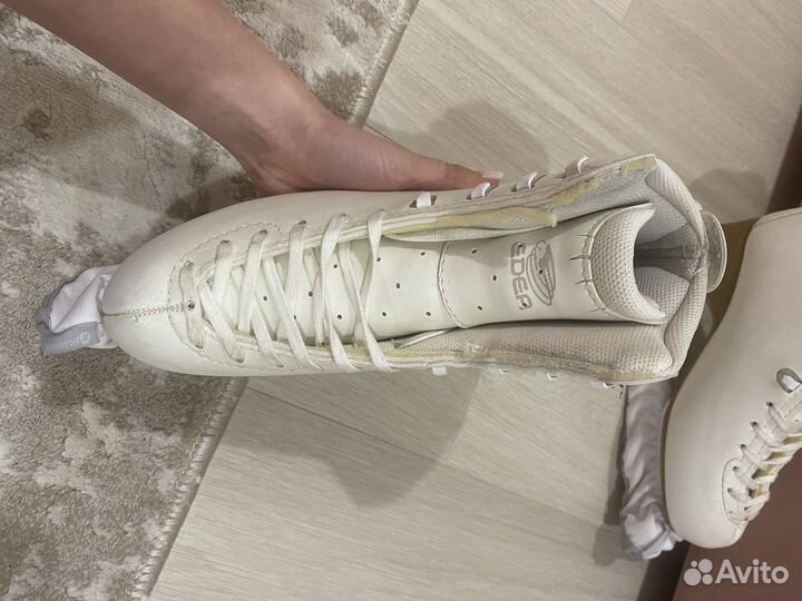 Фигурные коньки edea