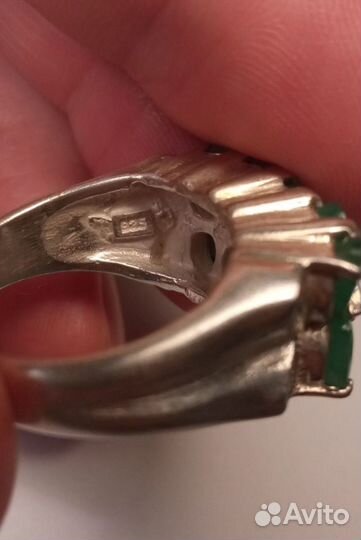 Серебряное кольцо с 10 изумрудами