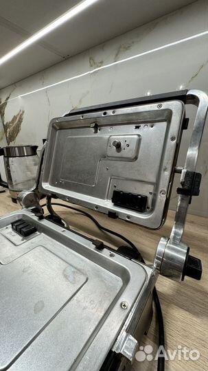 Мульти-Гриль DeLonghi CGH 1030D серебристый