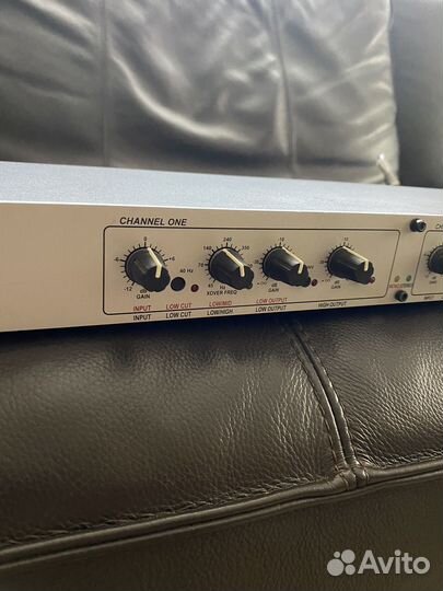 Кроссовер - Dbx 223XS