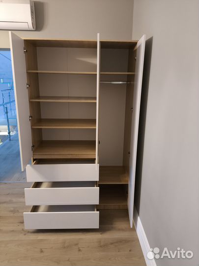 Шкаф распашной белый глянец