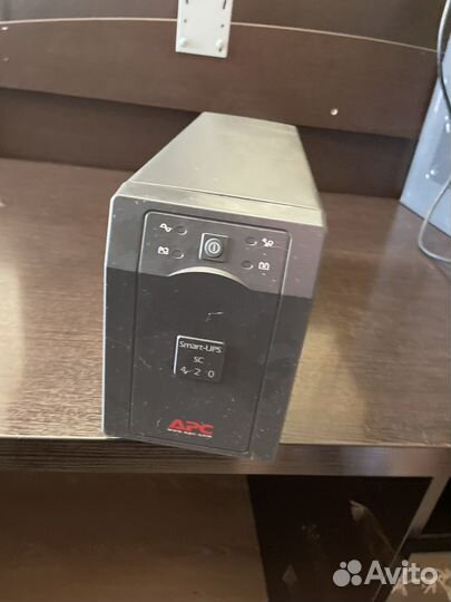 Источник бесперебойного питания apc