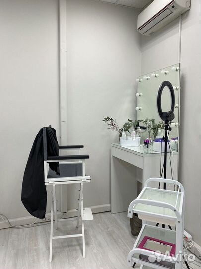 Вакансия мастер бровист