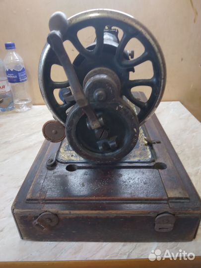 Швейная машинка zinger