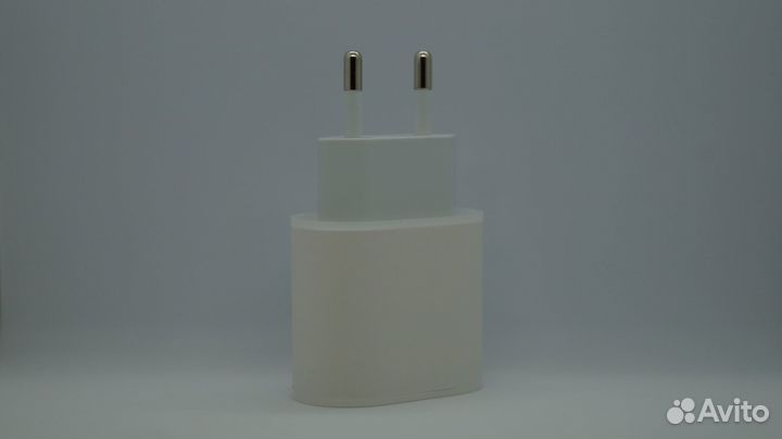 Зарядный блок USB-C / 20W