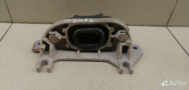 Кронштейн опоры кпп Logan 2005-2014