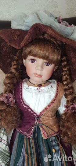 Кукла фарфоровая №2